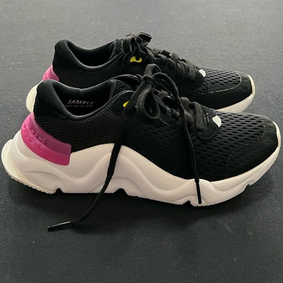 SOREL Kinetic Renegade Mesh Sneaker size 7 - Picture 5 of 9